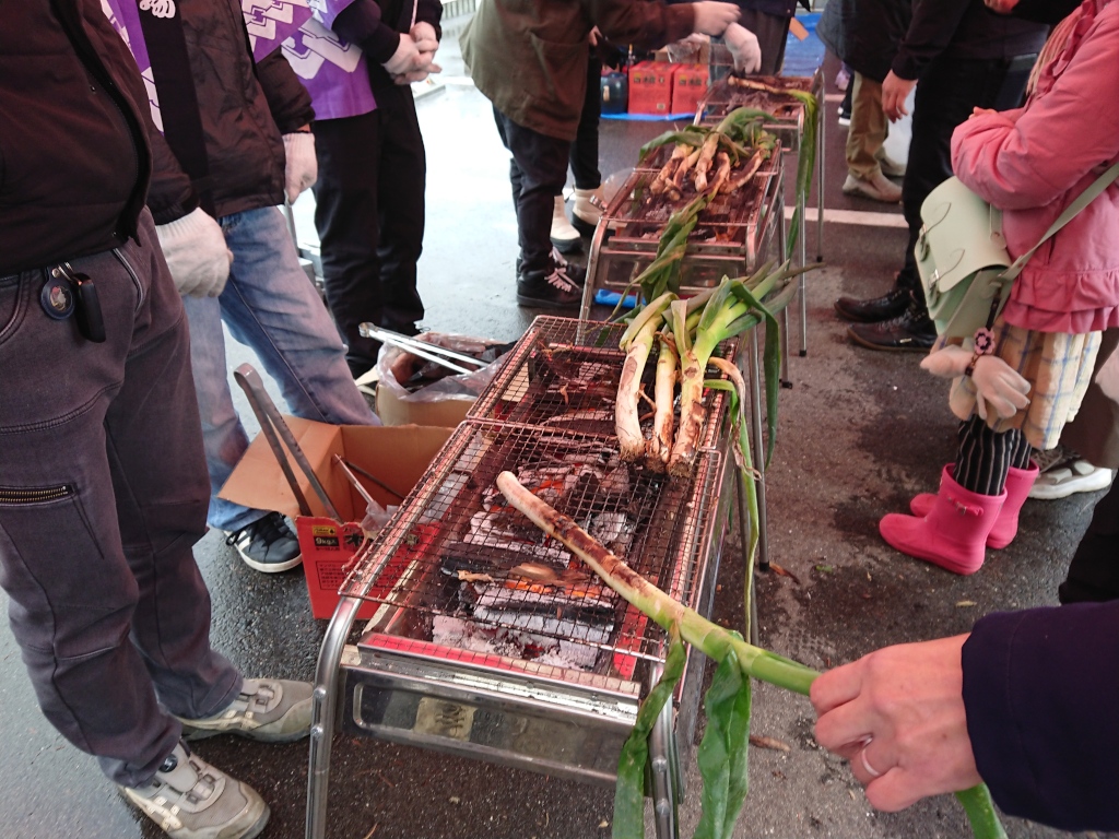 ねぎを焼いている様子