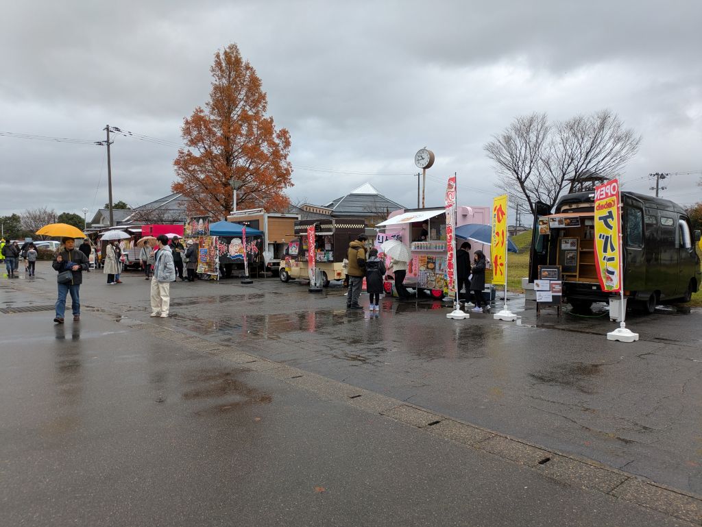 各種キッチンカーの様子